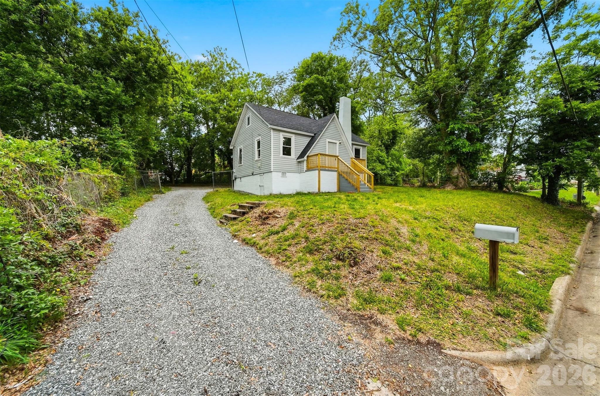 912 S Center Street — Hickory