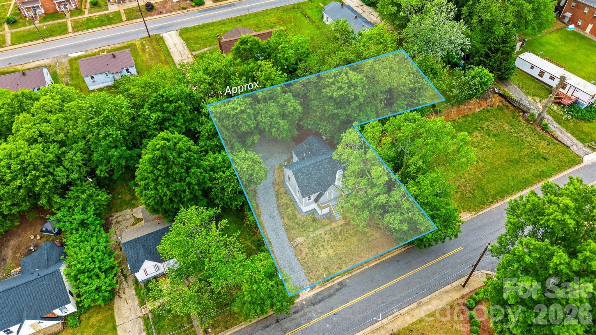 912 S Center Street — Hickory