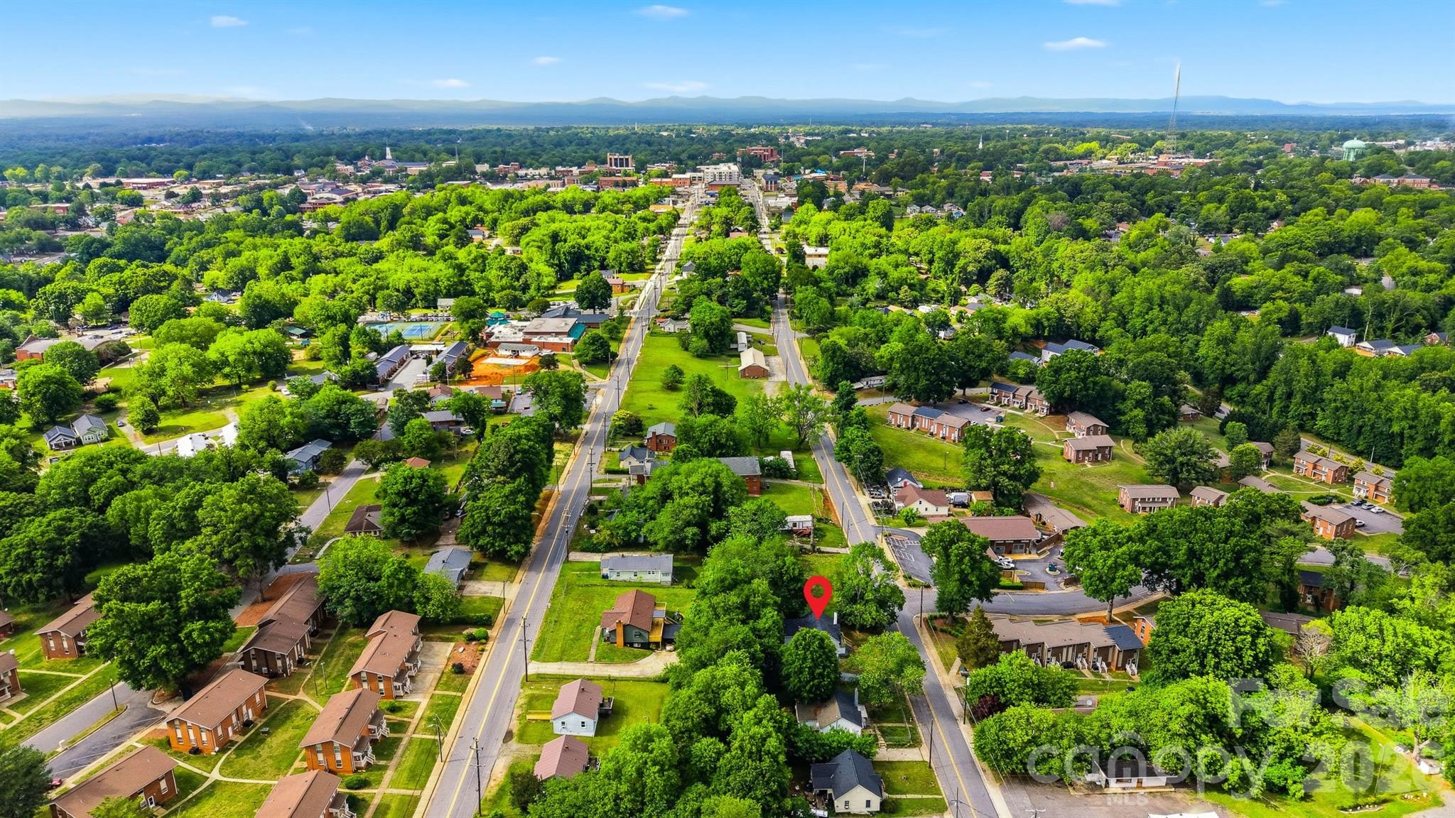 912 S Center Street — Hickory
