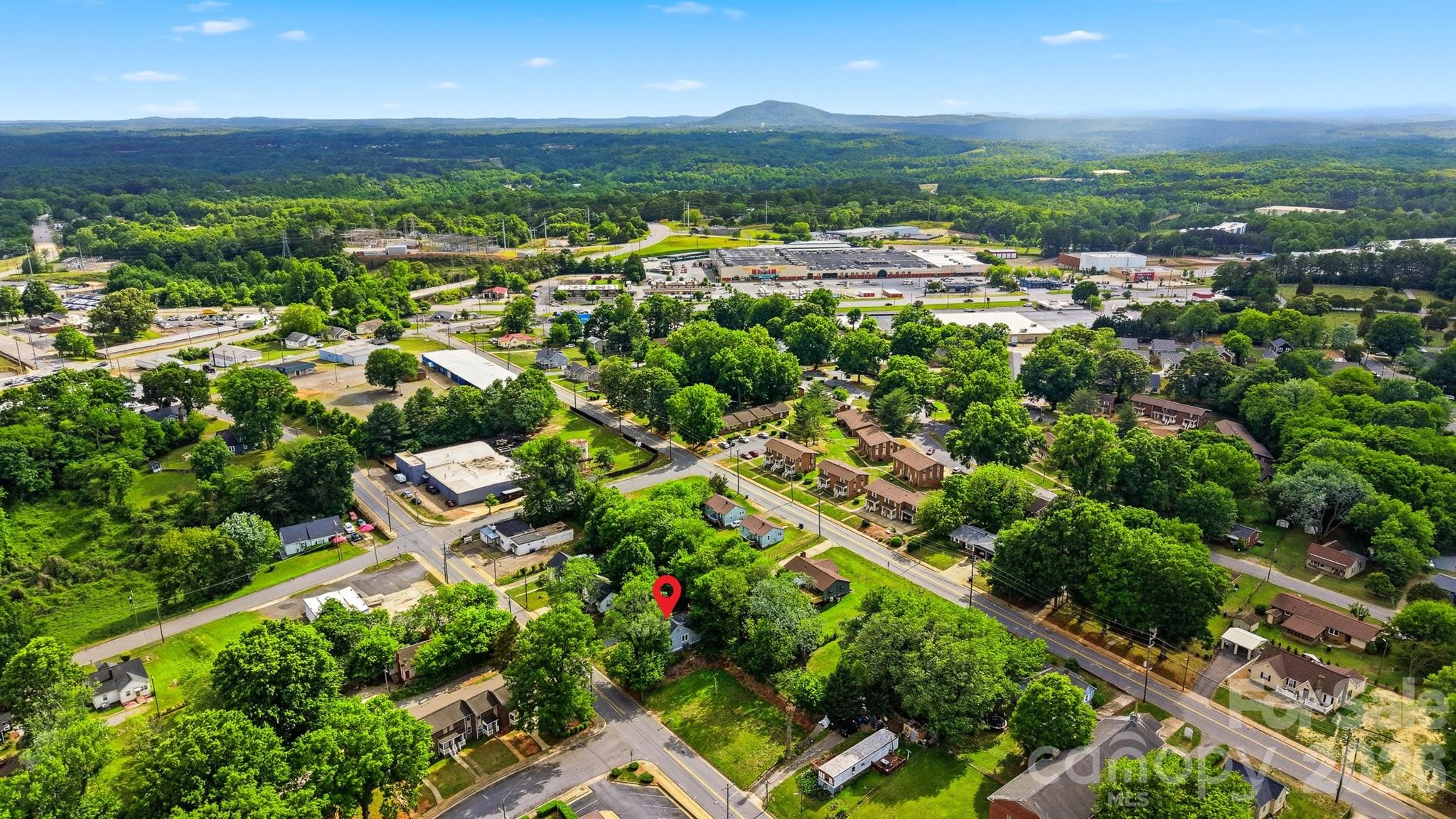912 S Center Street — Hickory