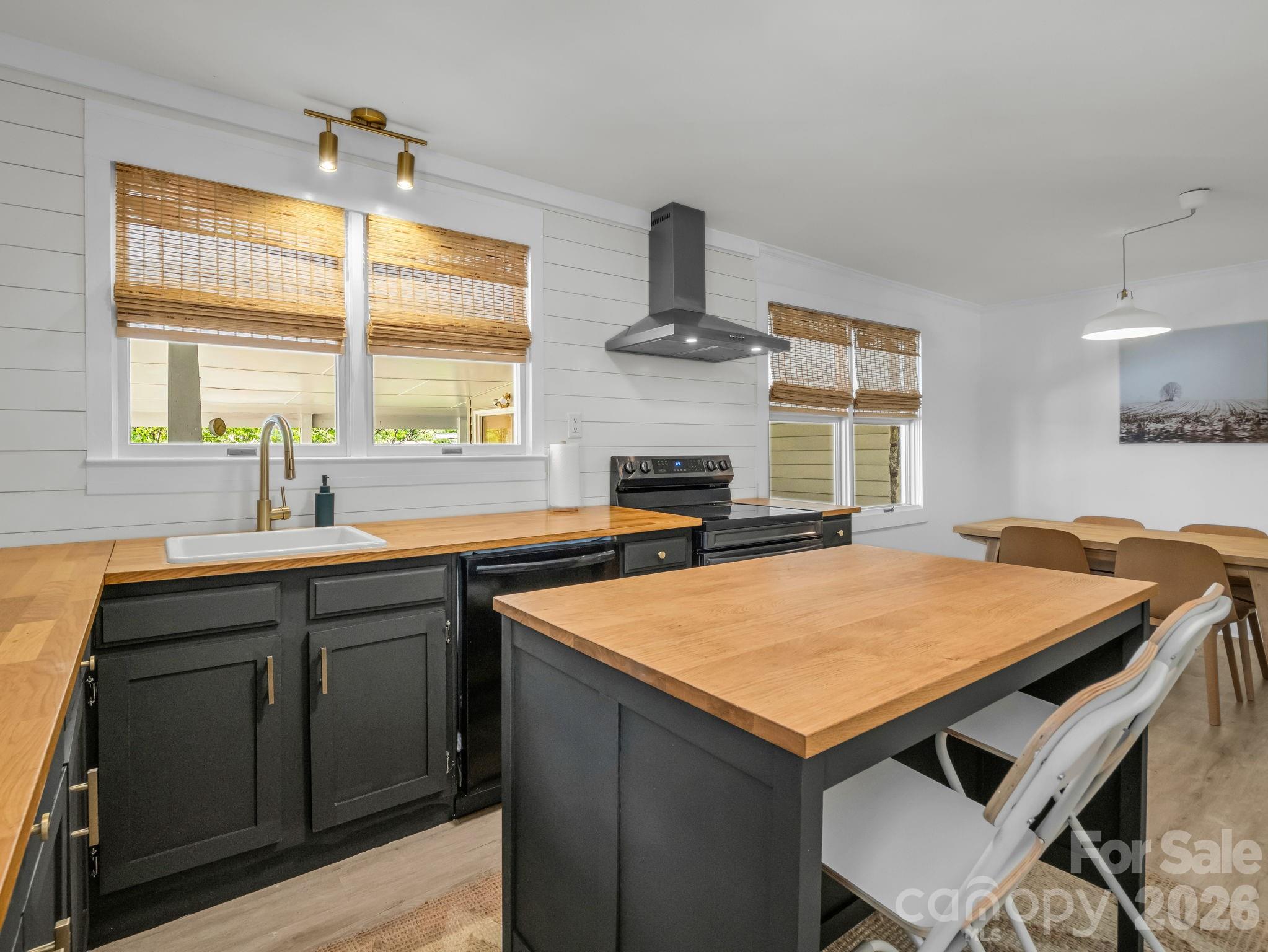 363 Etowah School Road — Hendersonville