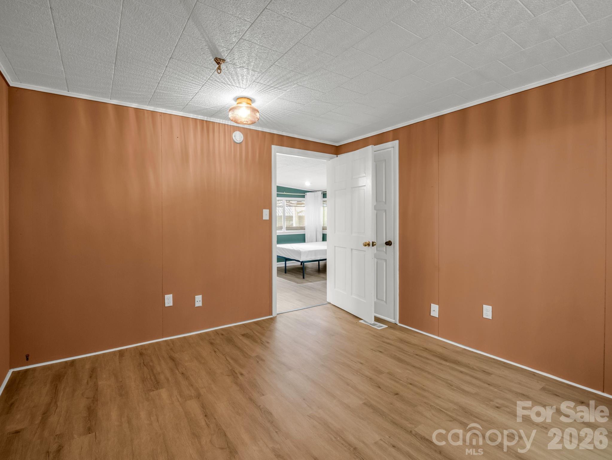 363 Etowah School Road — Hendersonville