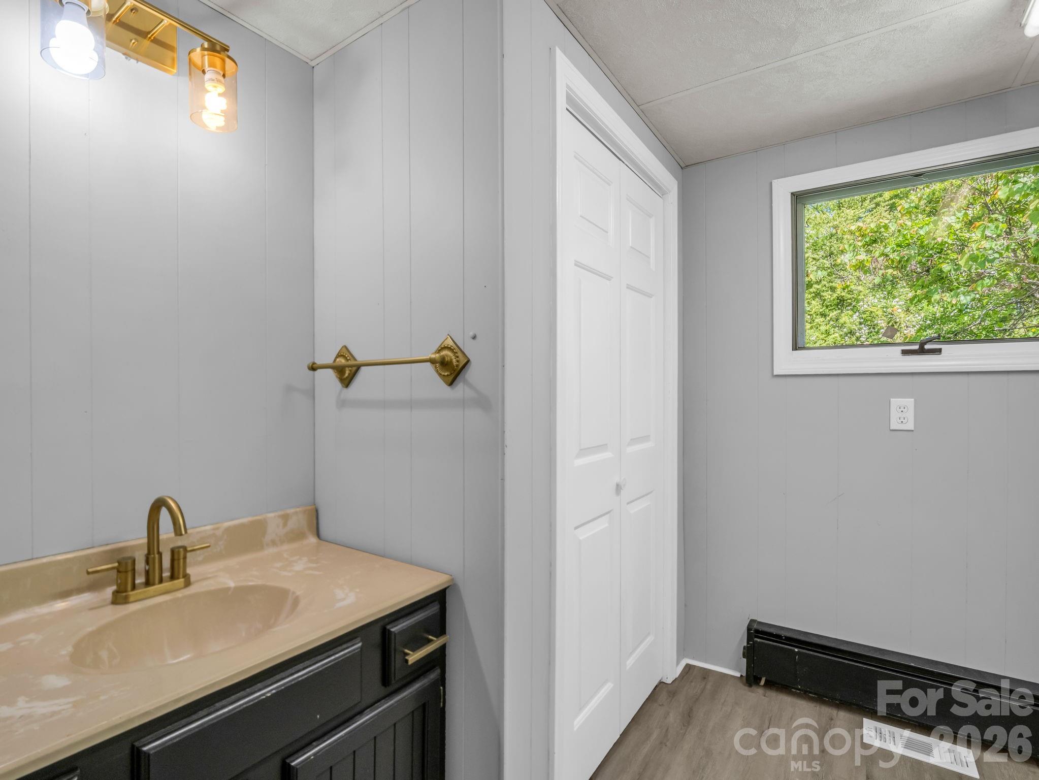 363 Etowah School Road — Hendersonville
