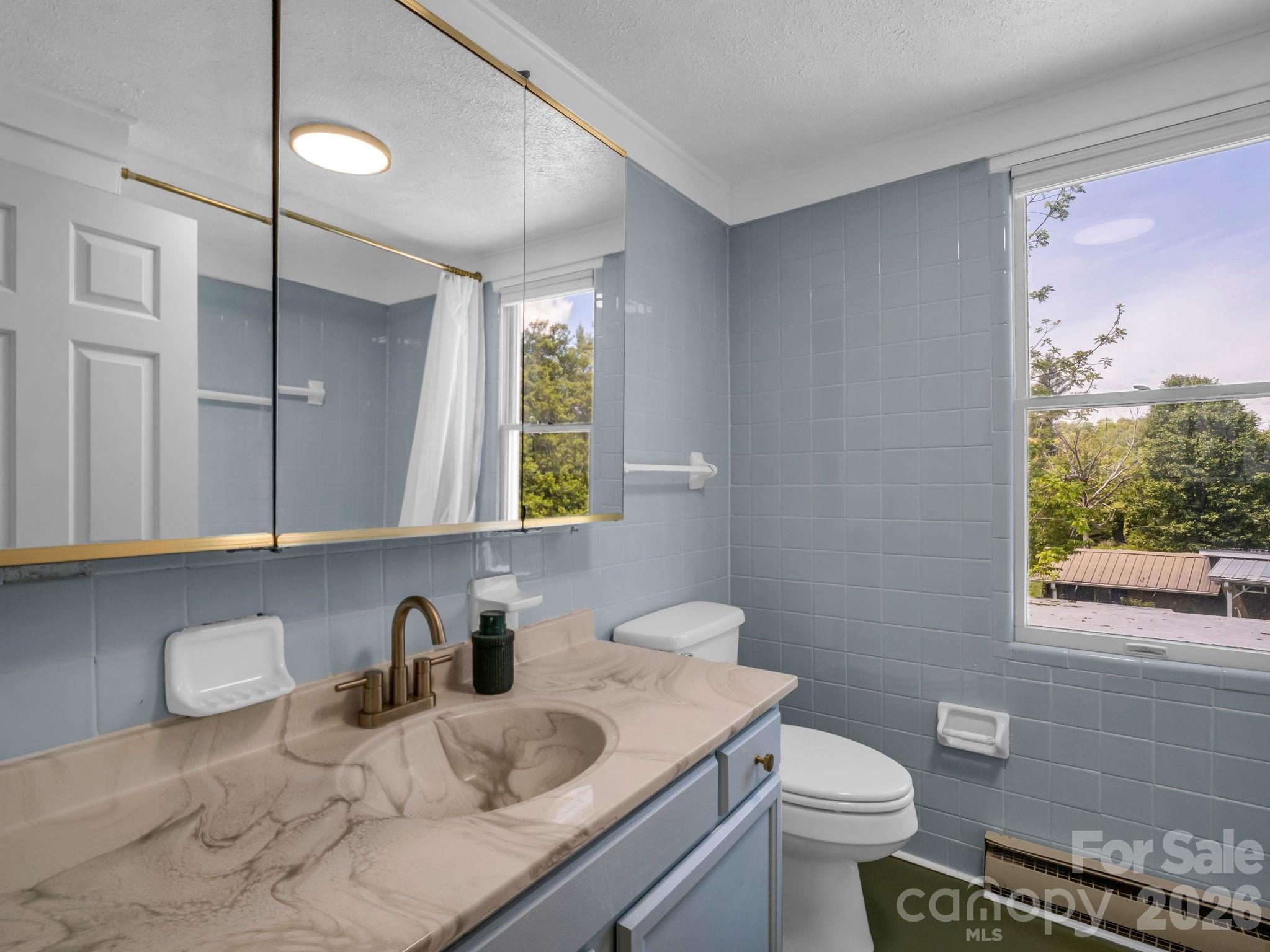 363 Etowah School Road — Hendersonville