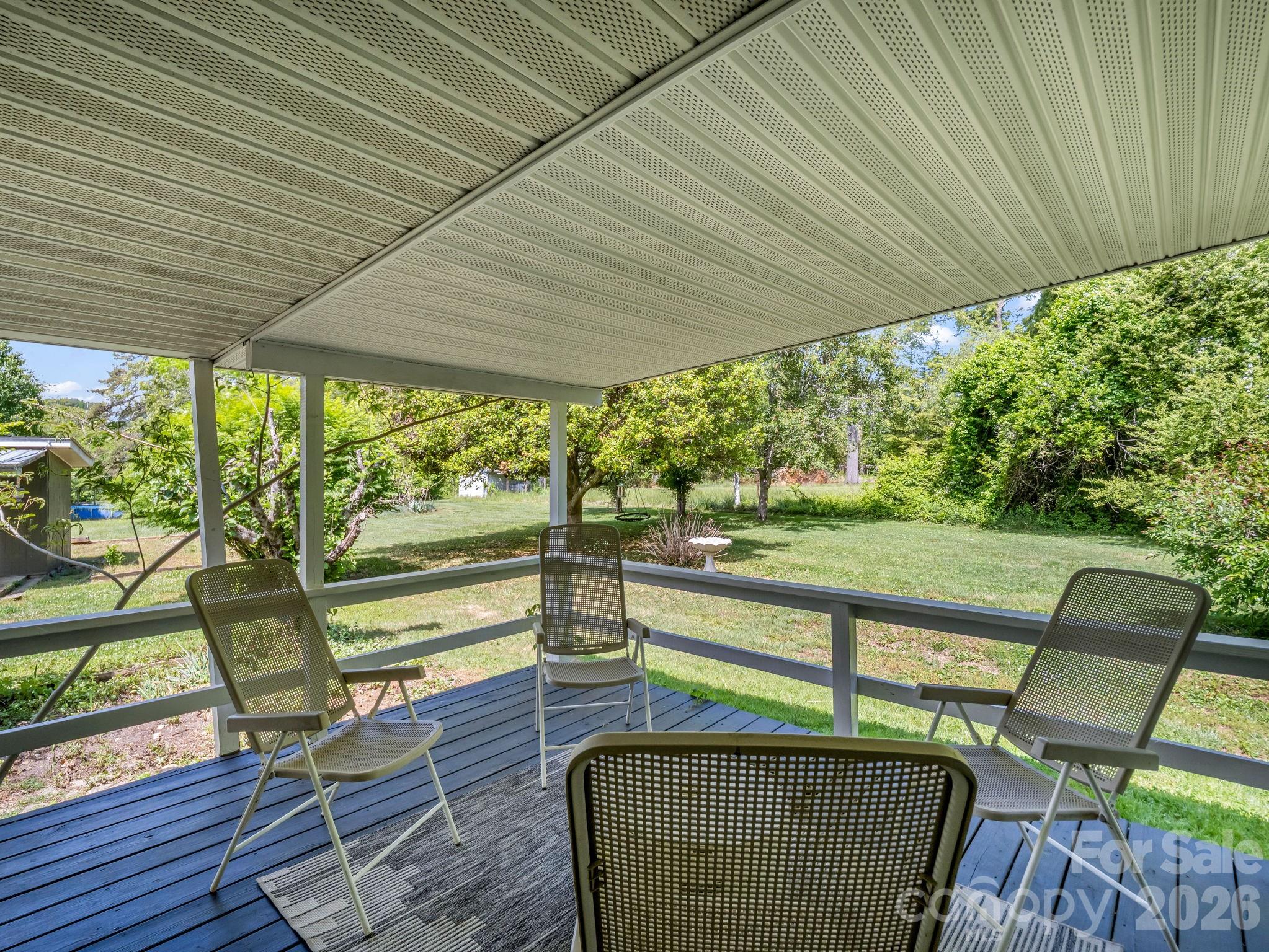 363 Etowah School Road — Hendersonville