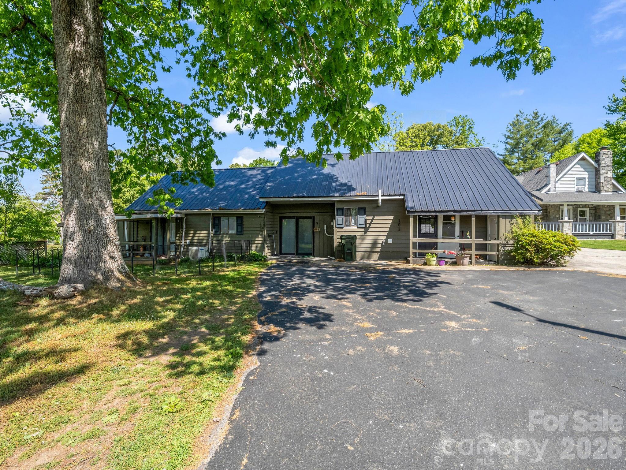363 Etowah School Road — Hendersonville