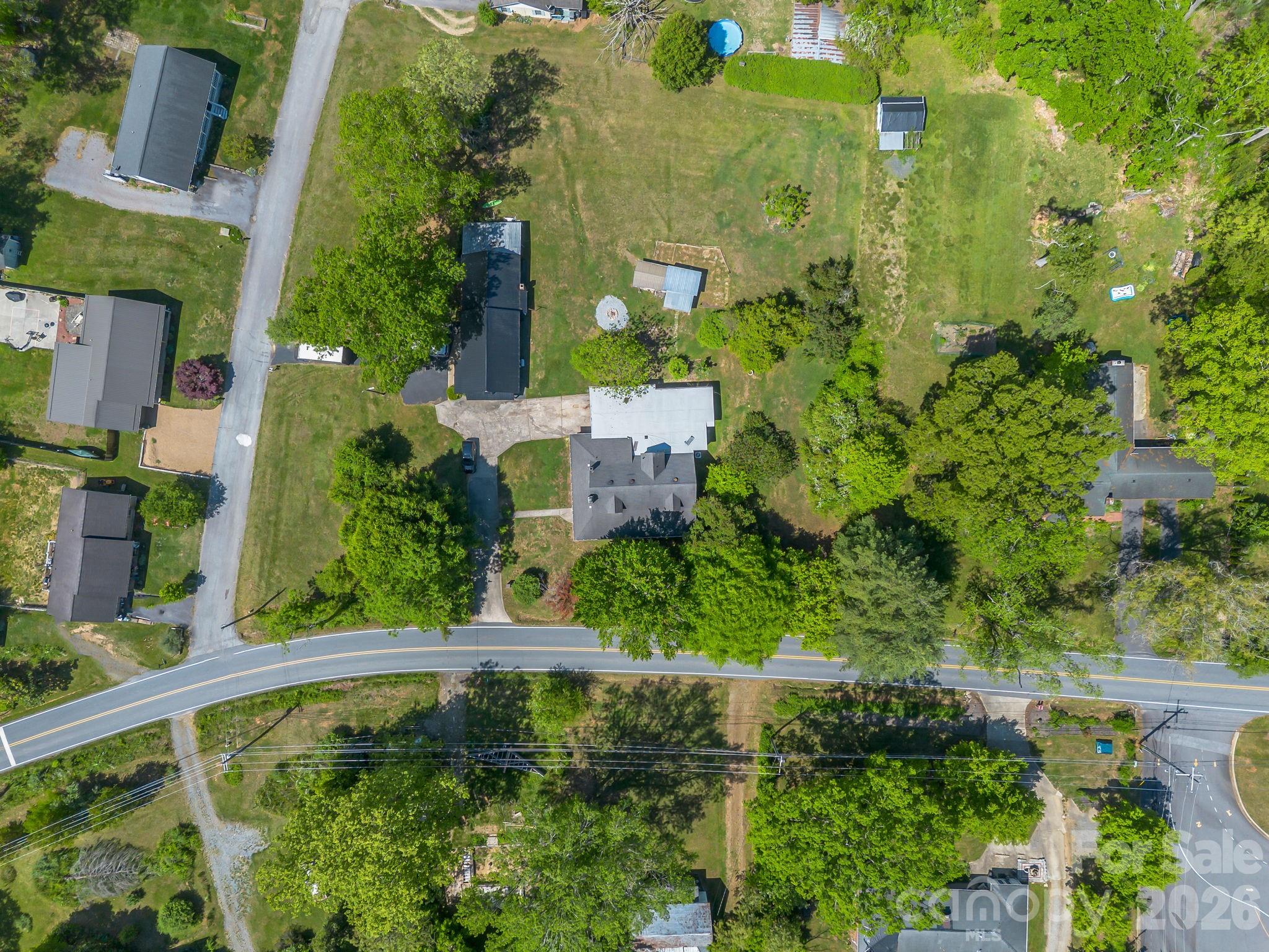 363 Etowah School Road — Hendersonville