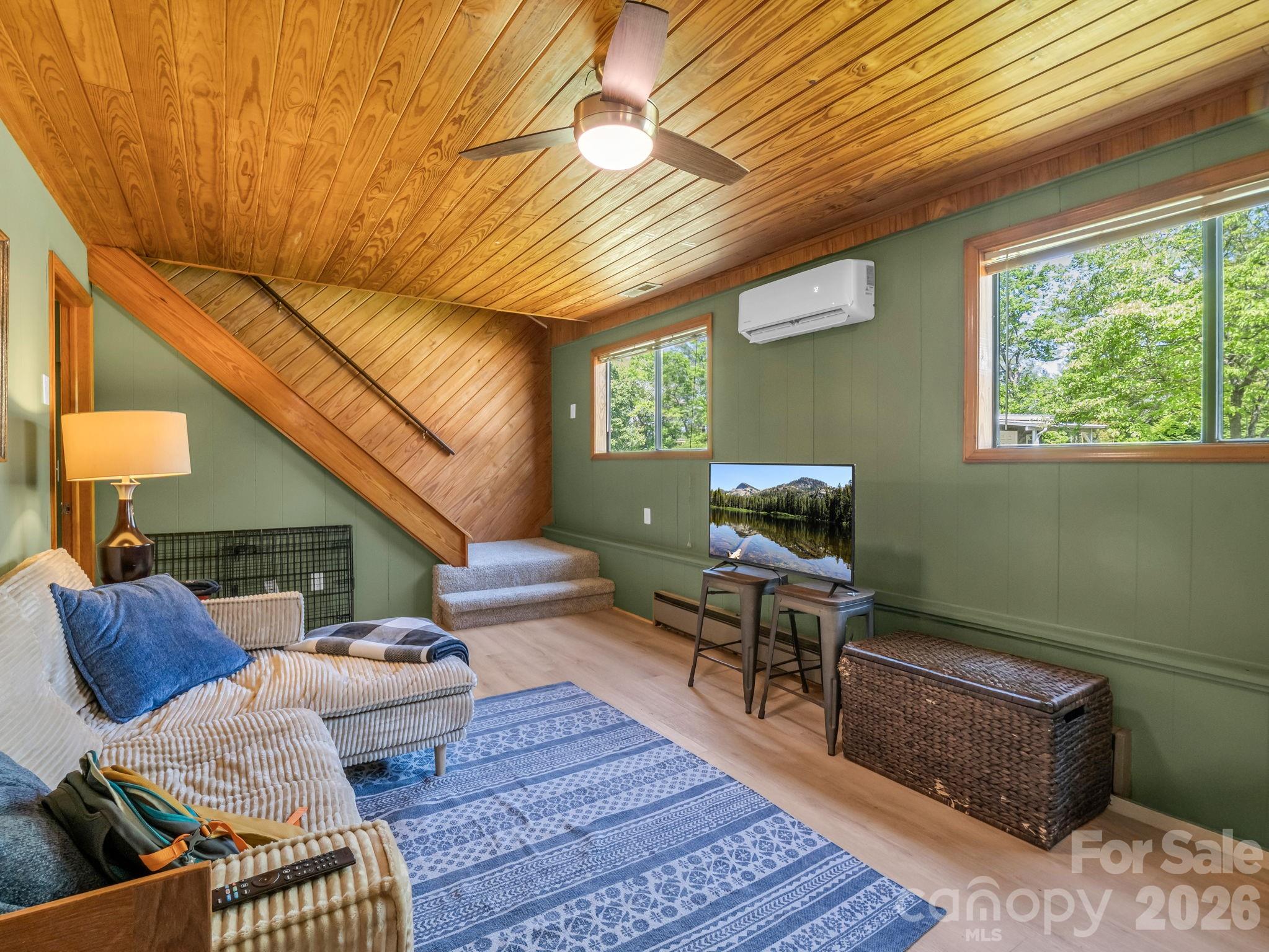 363 Etowah School Road — Hendersonville