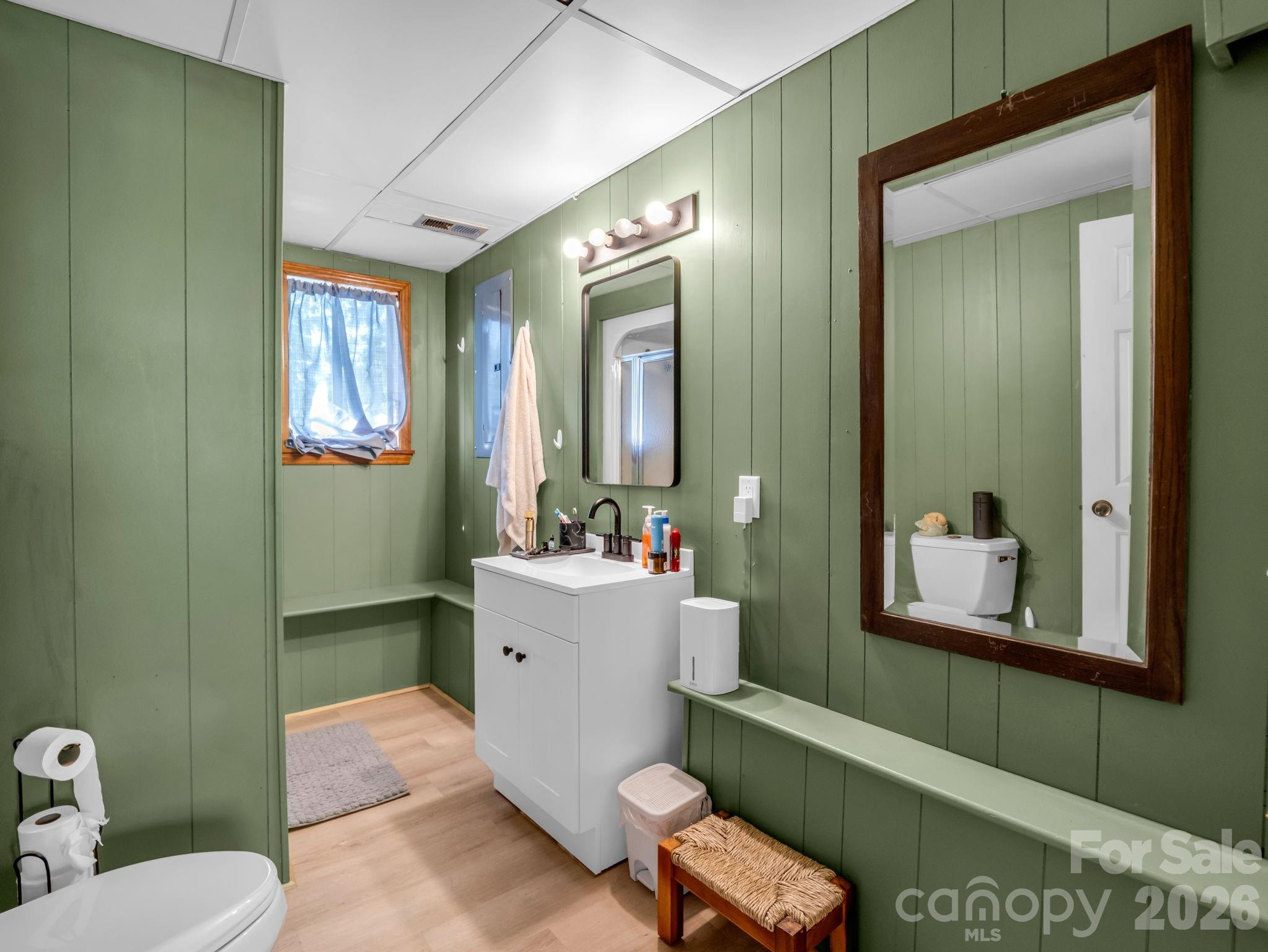 363 Etowah School Road — Hendersonville