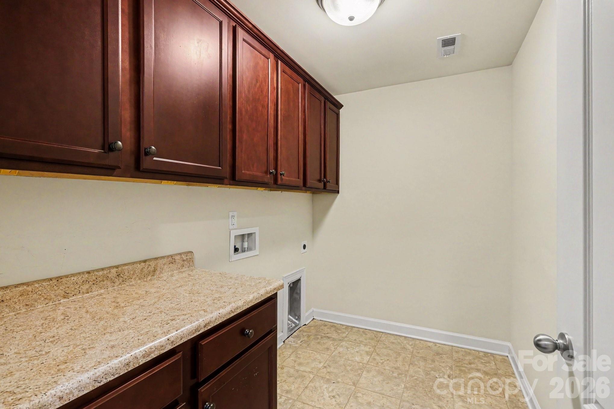 502 Alucio Court — Matthews