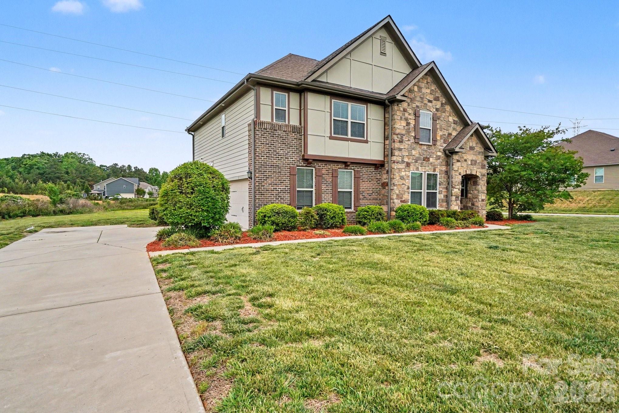 502 Alucio Court — Matthews