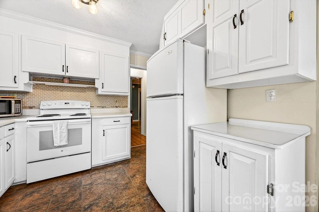 204 Oak Grove Road — East Flat Rock