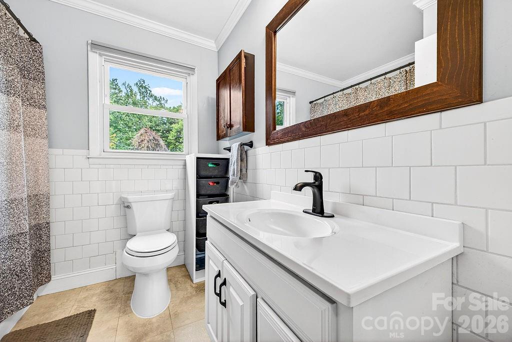204 Oak Grove Road — East Flat Rock