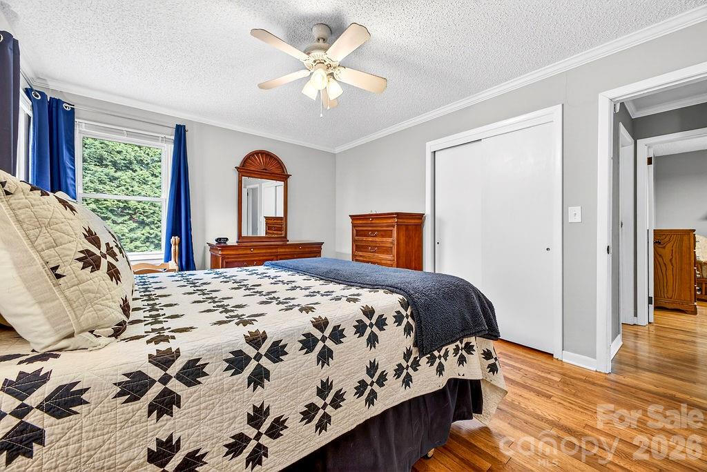 204 Oak Grove Road — East Flat Rock