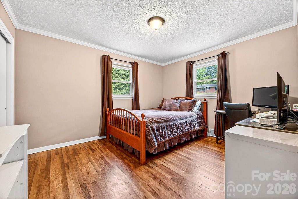 204 Oak Grove Road — East Flat Rock