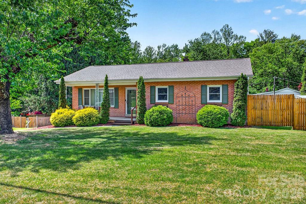 204 Oak Grove Road — East Flat Rock
