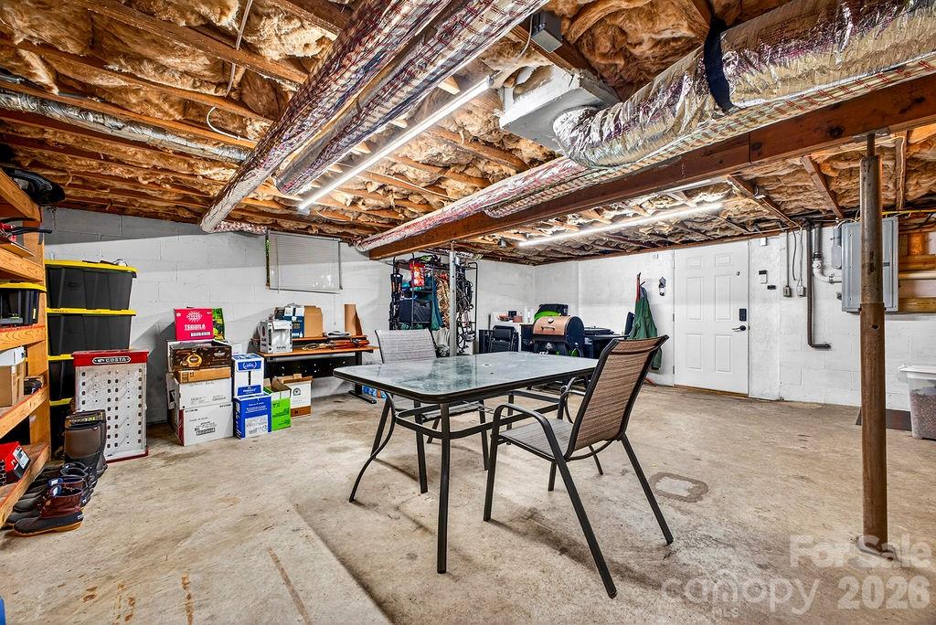 204 Oak Grove Road — East Flat Rock