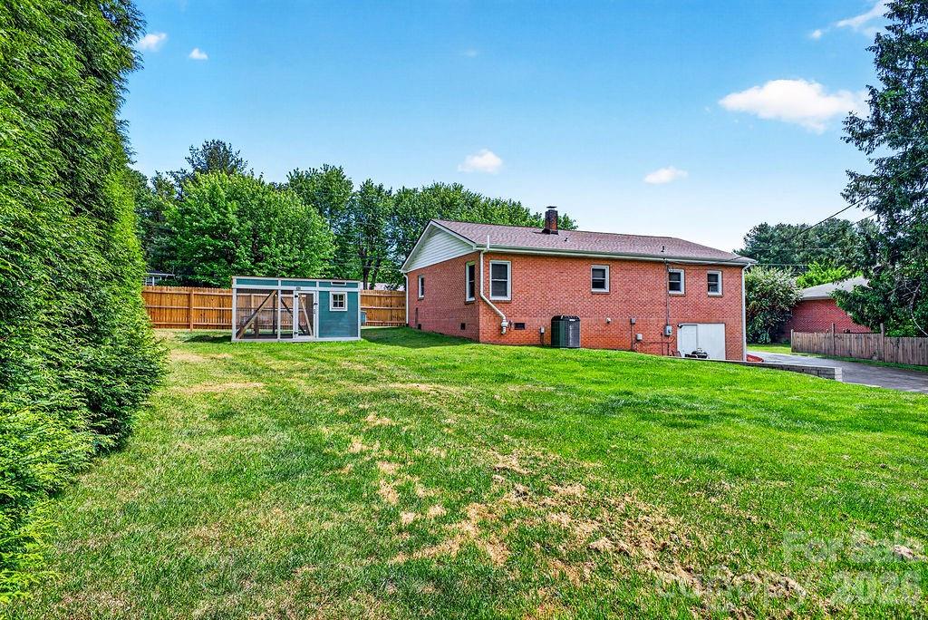 204 Oak Grove Road — East Flat Rock