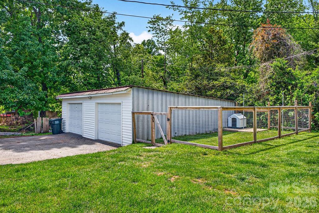 204 Oak Grove Road — East Flat Rock