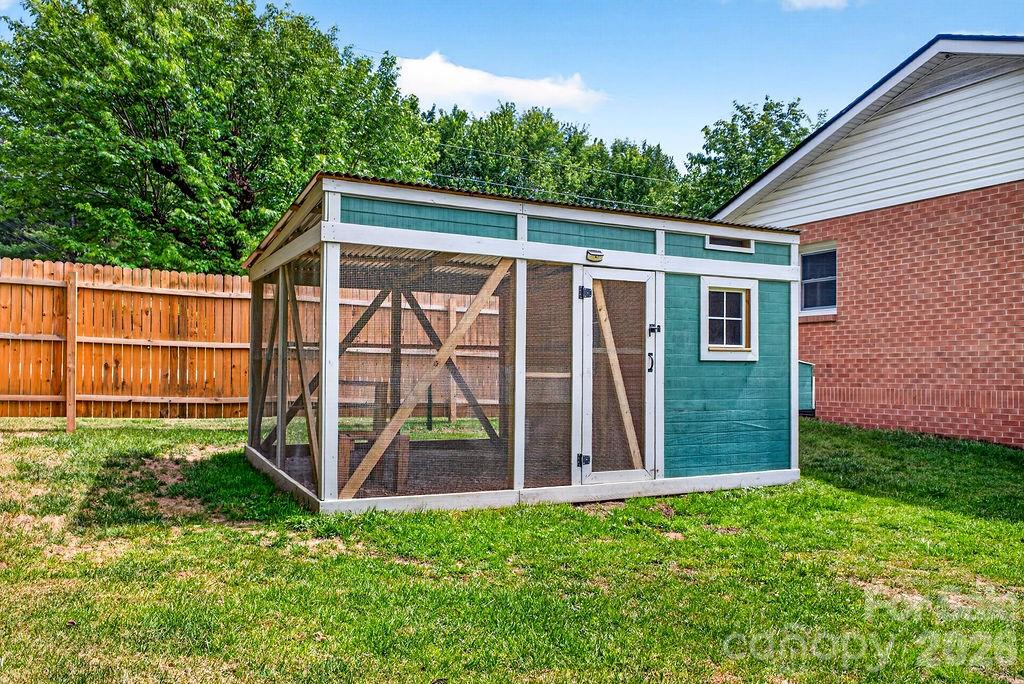 204 Oak Grove Road — East Flat Rock