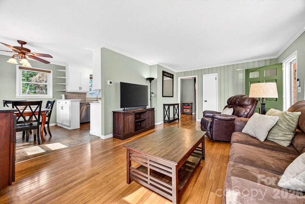 204 Oak Grove Road — East Flat Rock