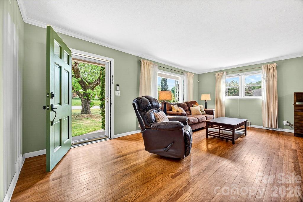 204 Oak Grove Road — East Flat Rock