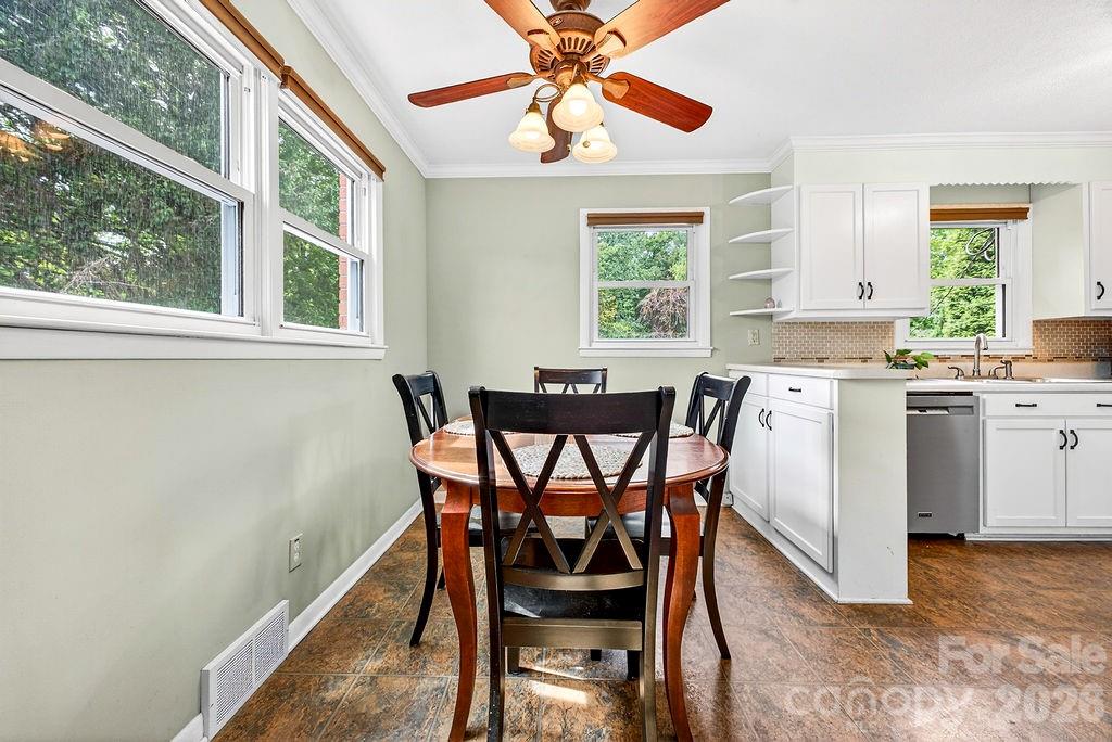204 Oak Grove Road — East Flat Rock