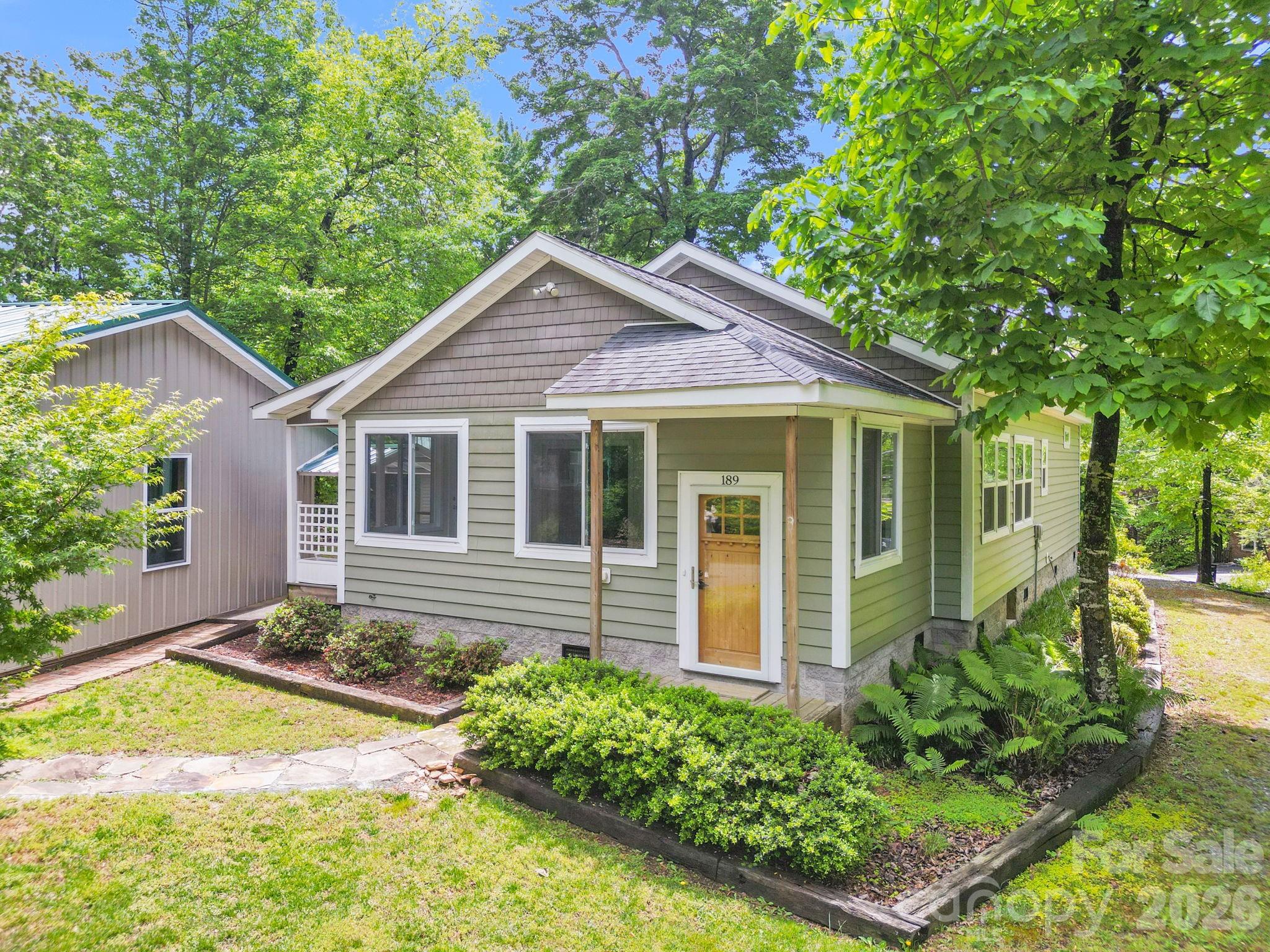 189 Friendly Circle — Saluda