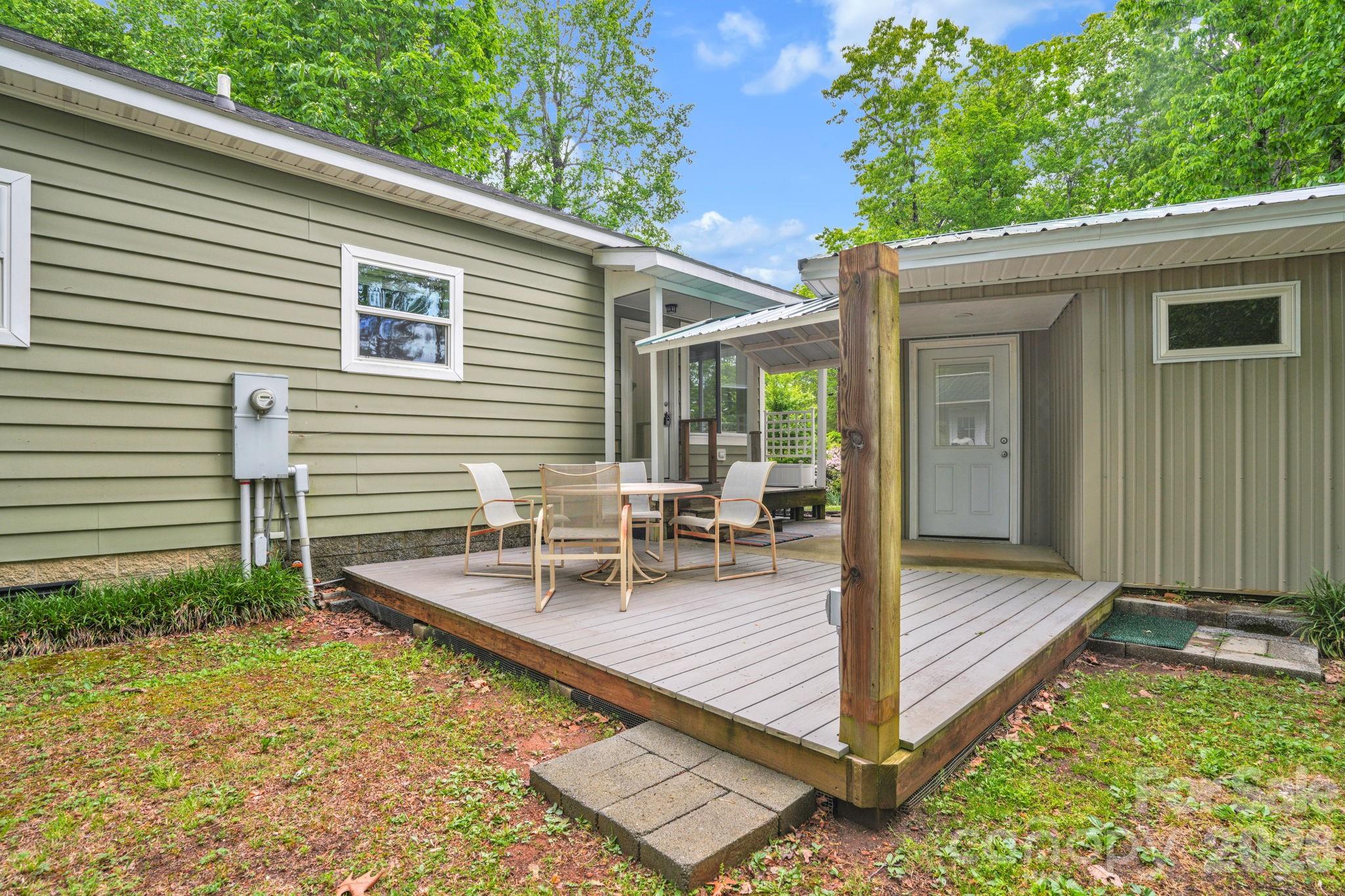 189 Friendly Circle — Saluda