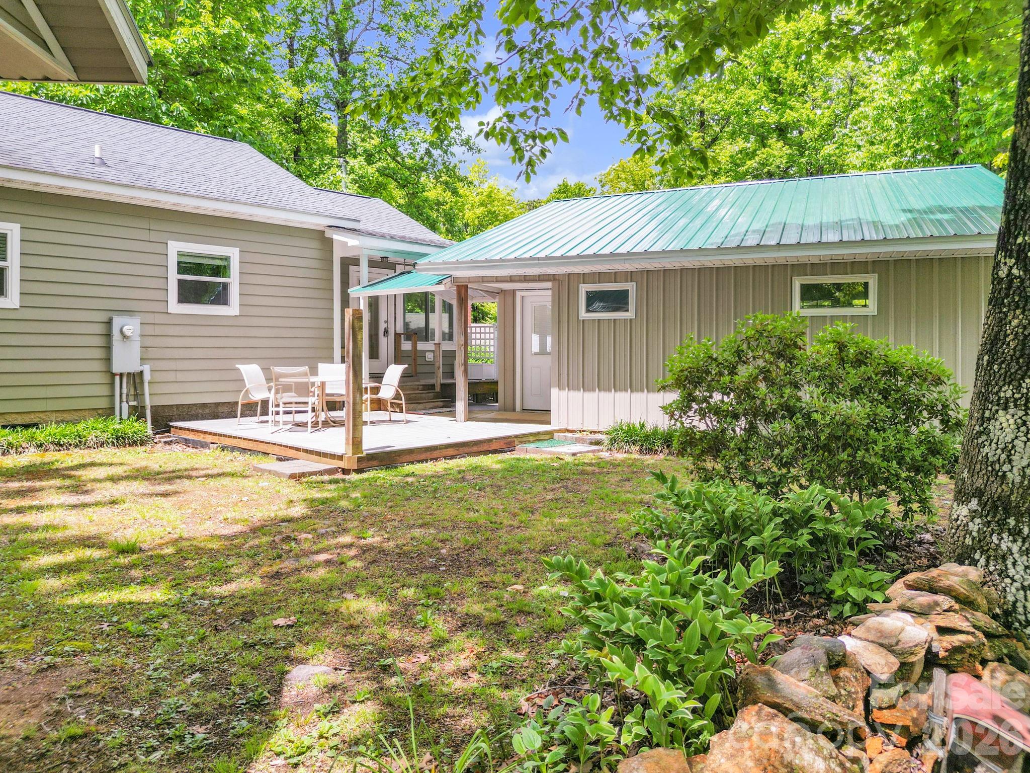 189 Friendly Circle — Saluda