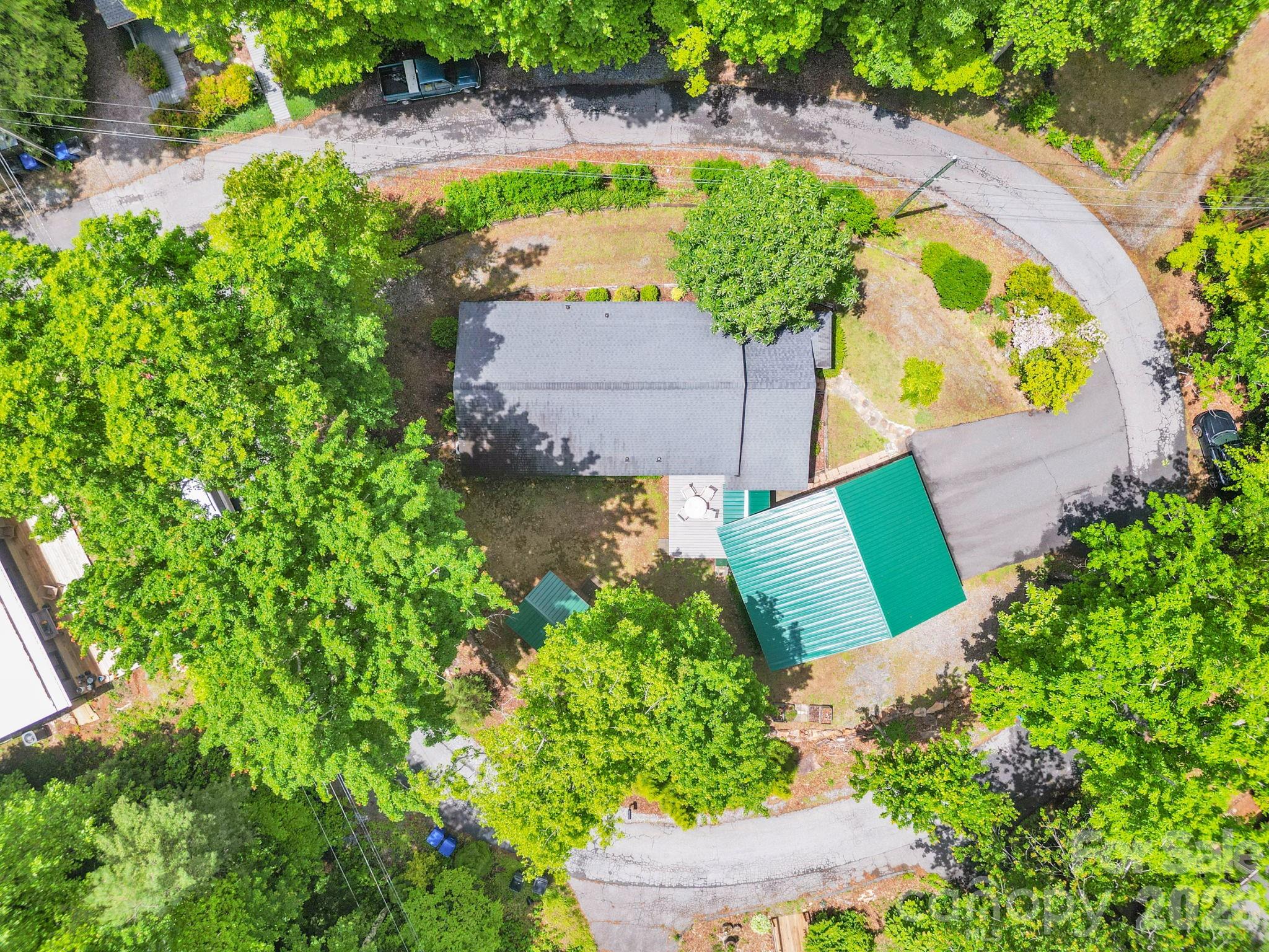 189 Friendly Circle — Saluda