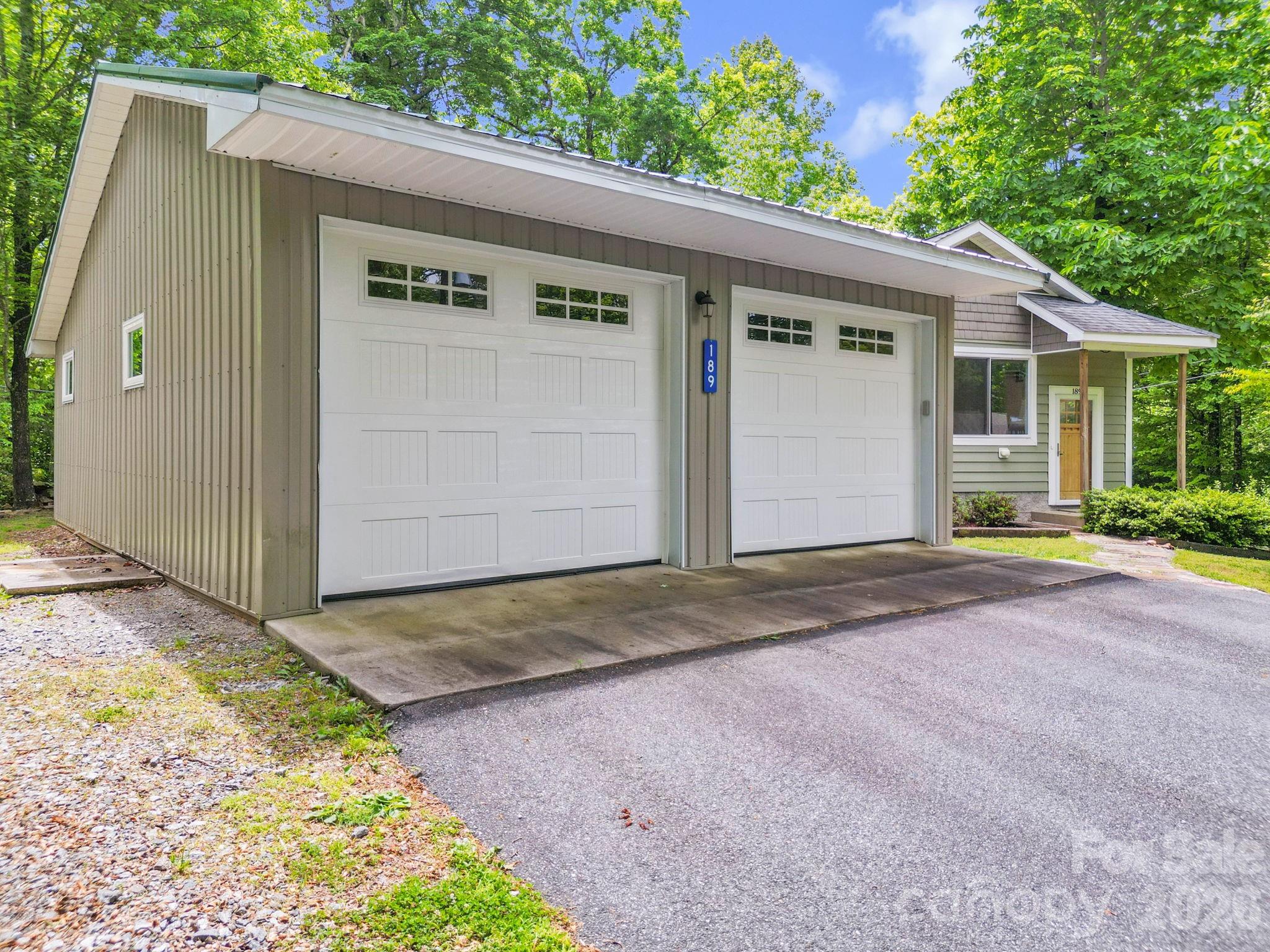 189 Friendly Circle — Saluda