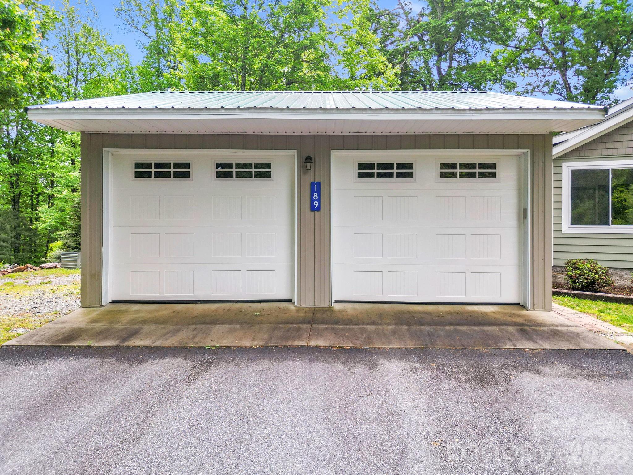 189 Friendly Circle — Saluda