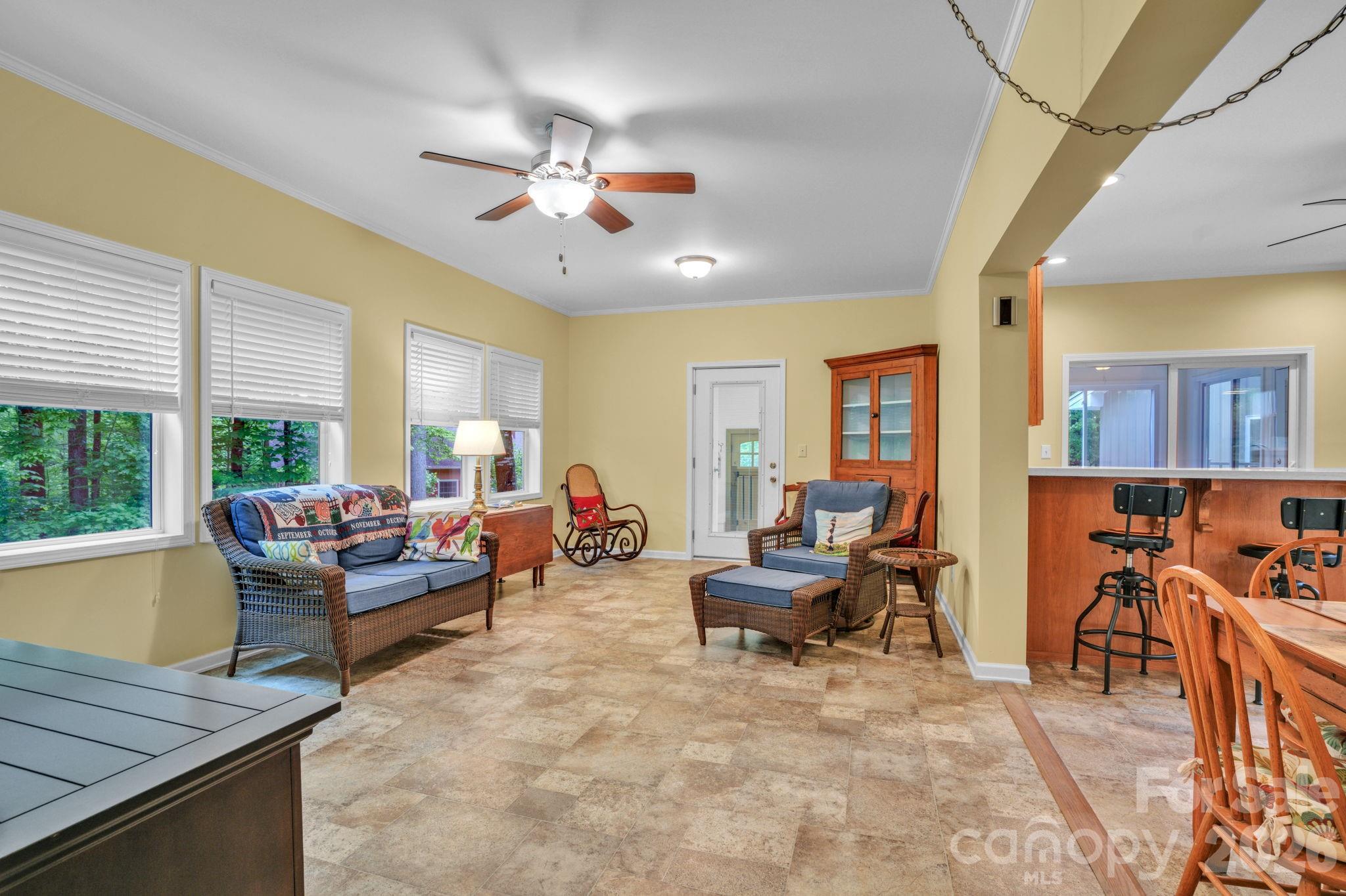 189 Friendly Circle — Saluda