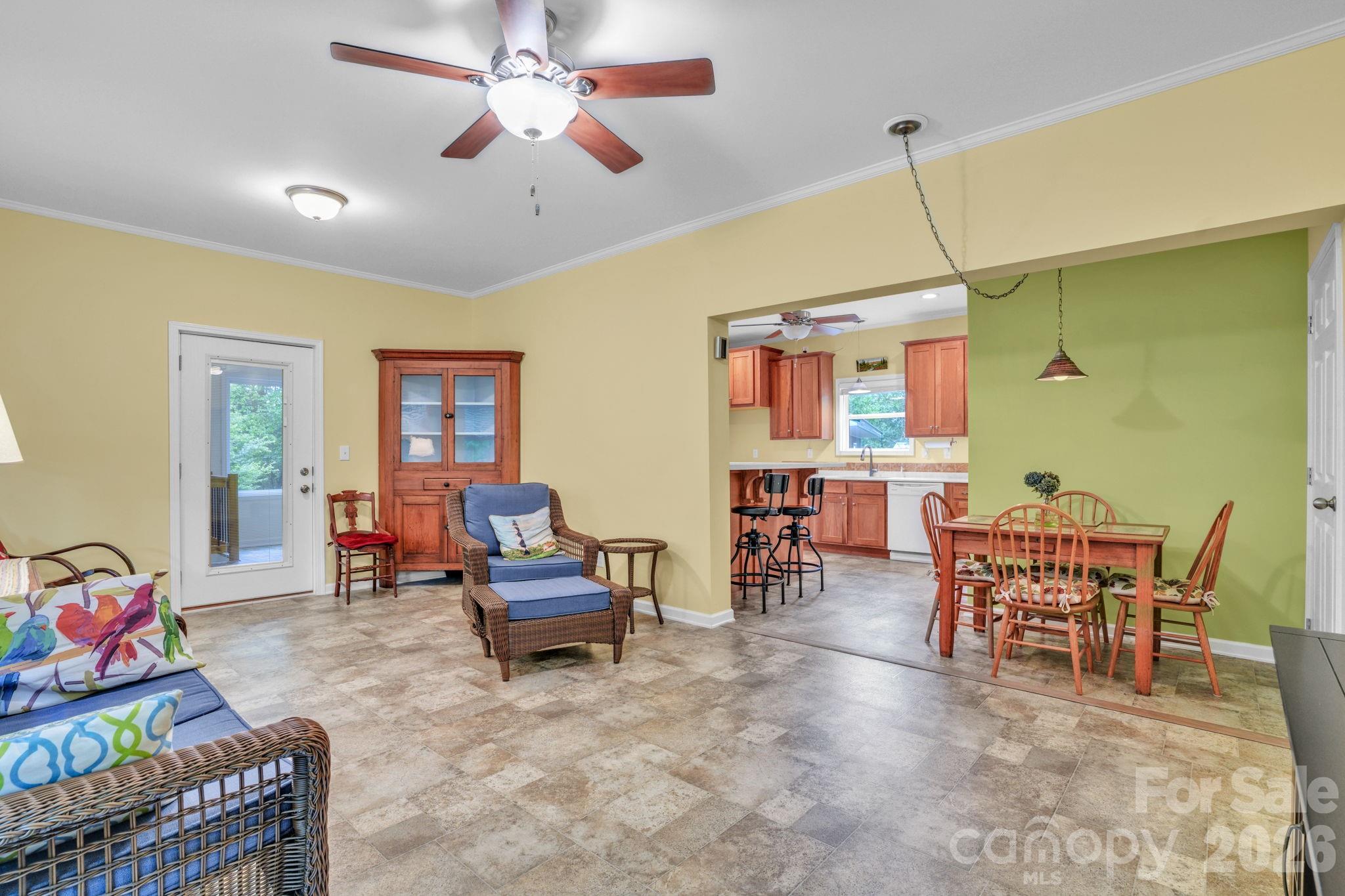 189 Friendly Circle — Saluda