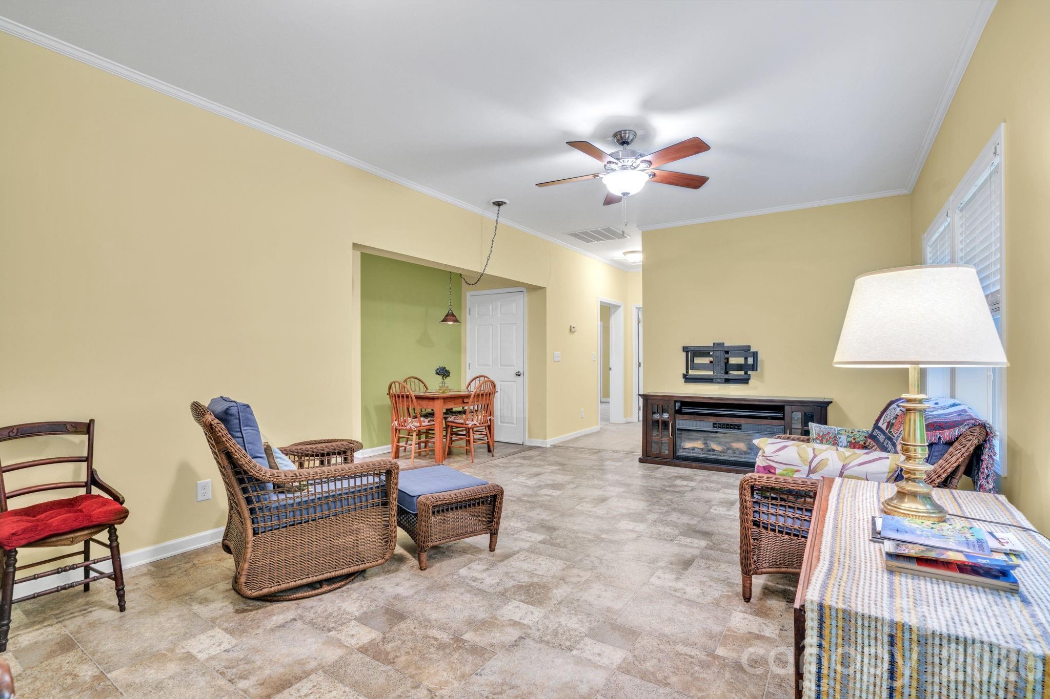 189 Friendly Circle — Saluda