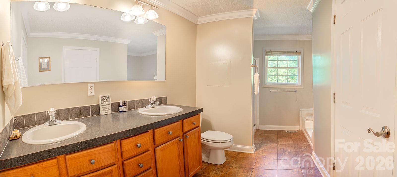 206 Courtland Place — Asheville