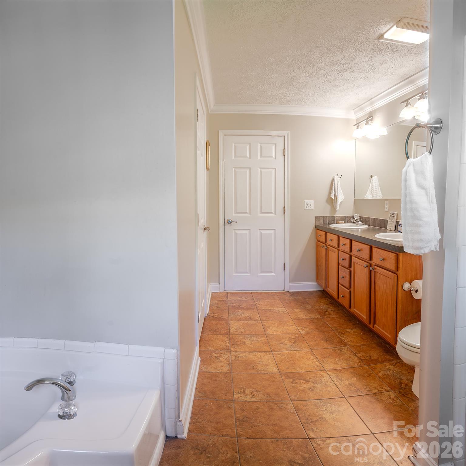 206 Courtland Place — Asheville