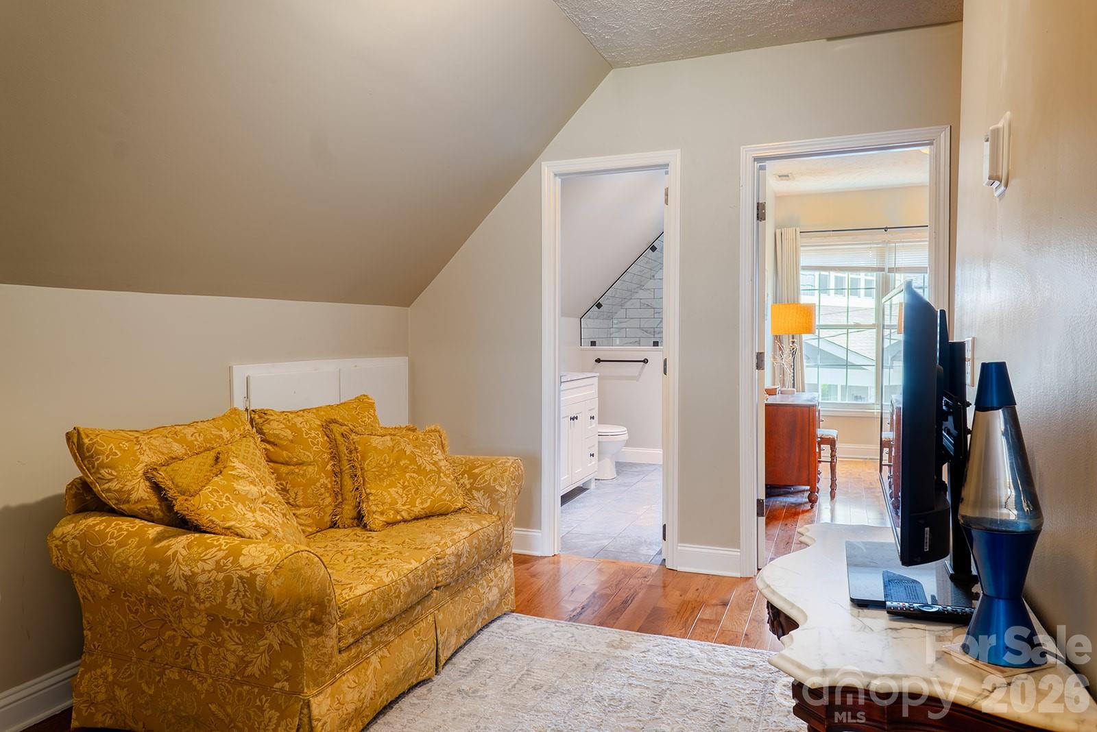 206 Courtland Place — Asheville