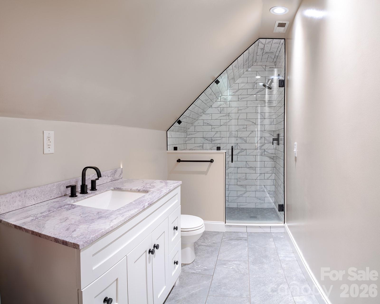 206 Courtland Place — Asheville