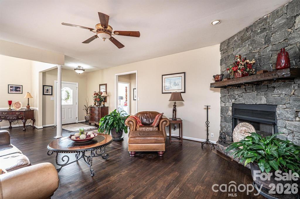 3992 Brickfield Street — Hickory