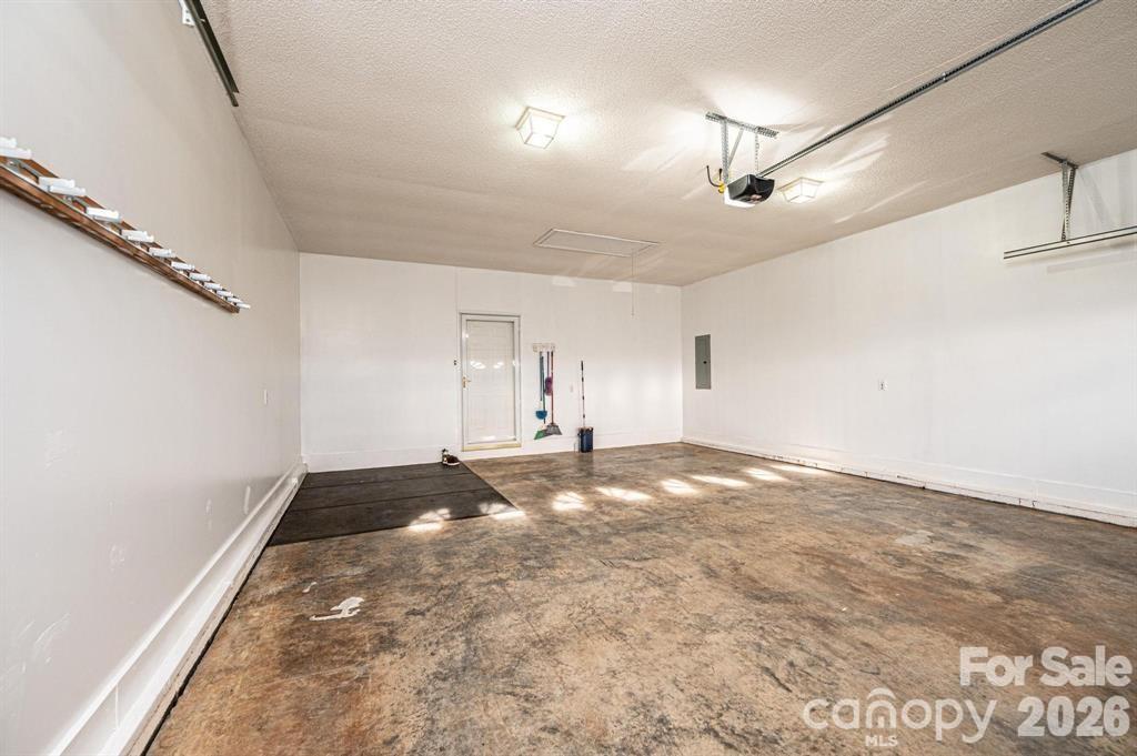 3992 Brickfield Street — Hickory