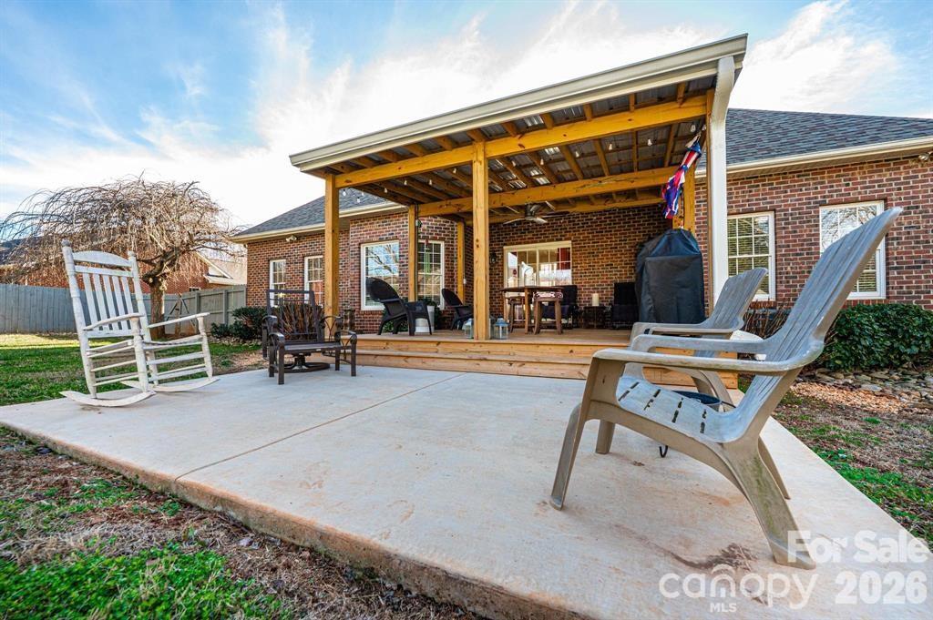 3992 Brickfield Street — Hickory