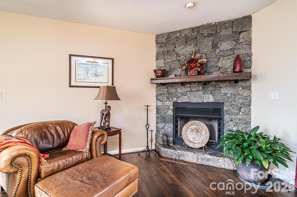 3992 Brickfield Street — Hickory