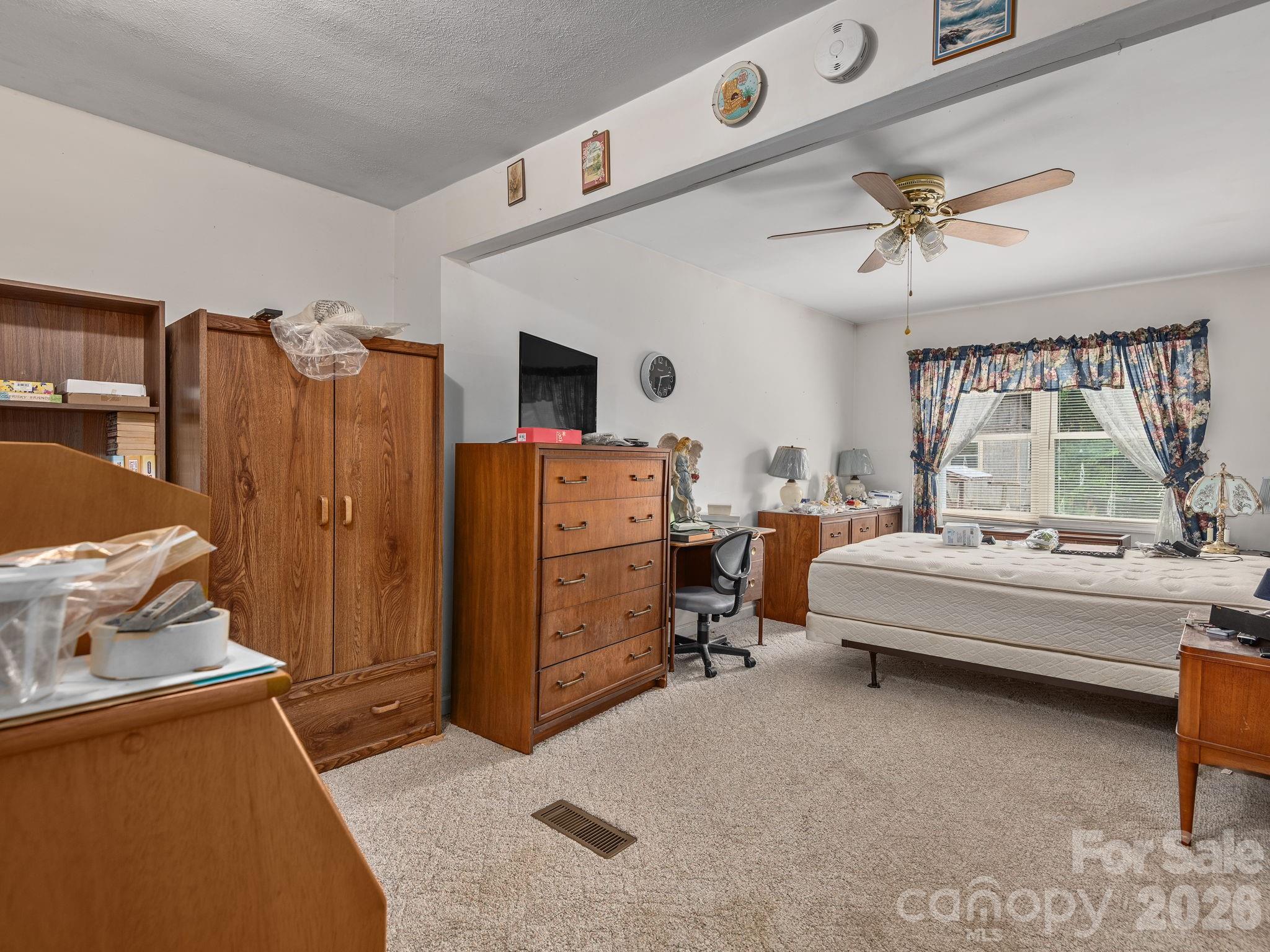 379 N Fork Road — Barnardsville