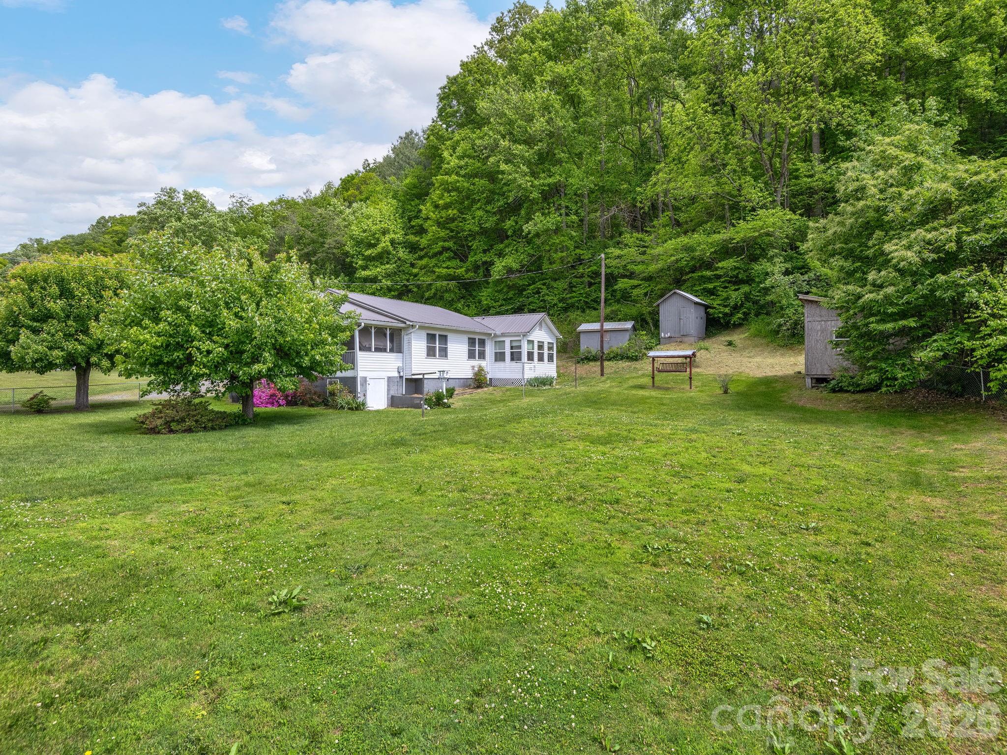 379 N Fork Road — Barnardsville