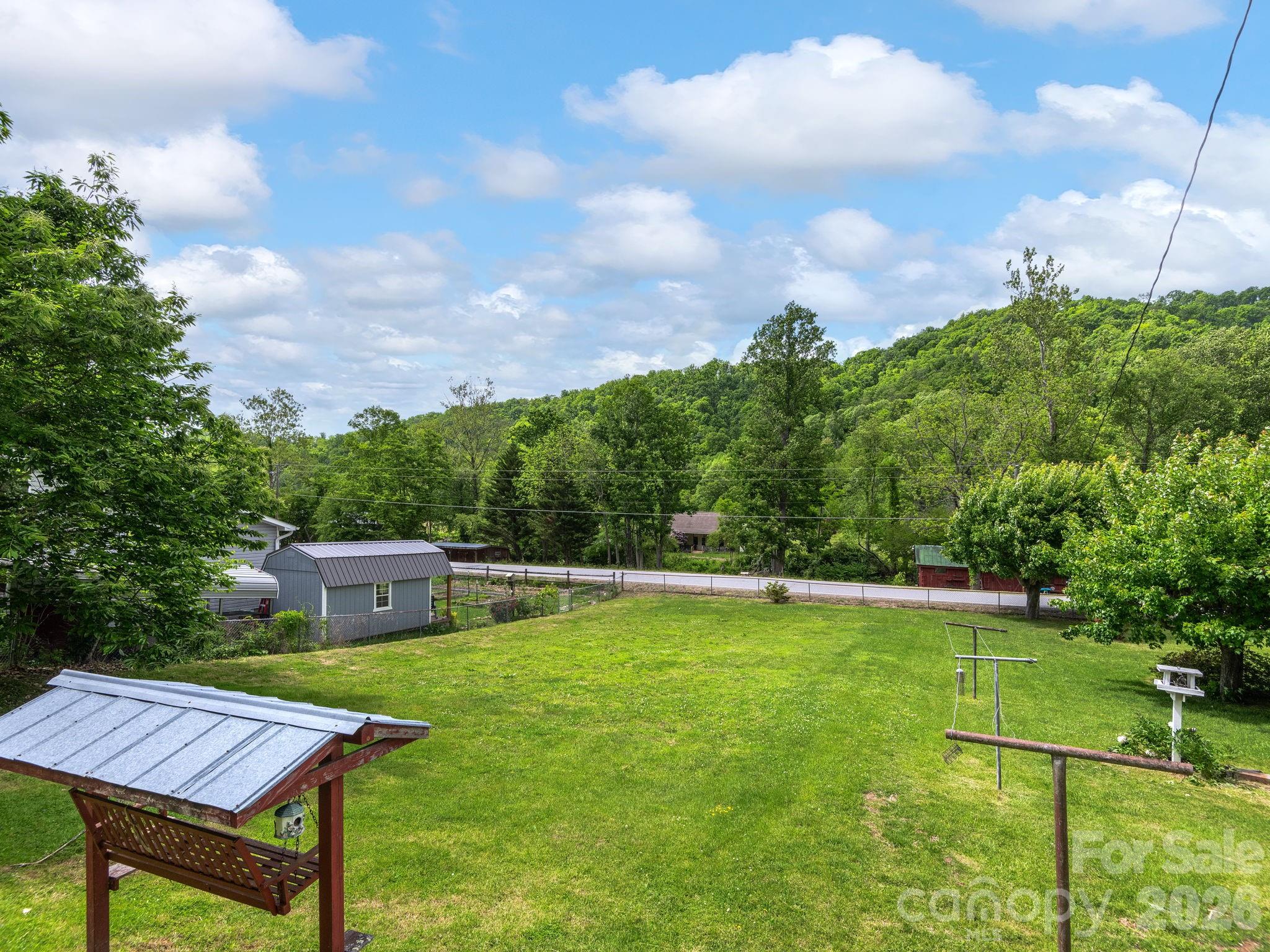 379 N Fork Road — Barnardsville