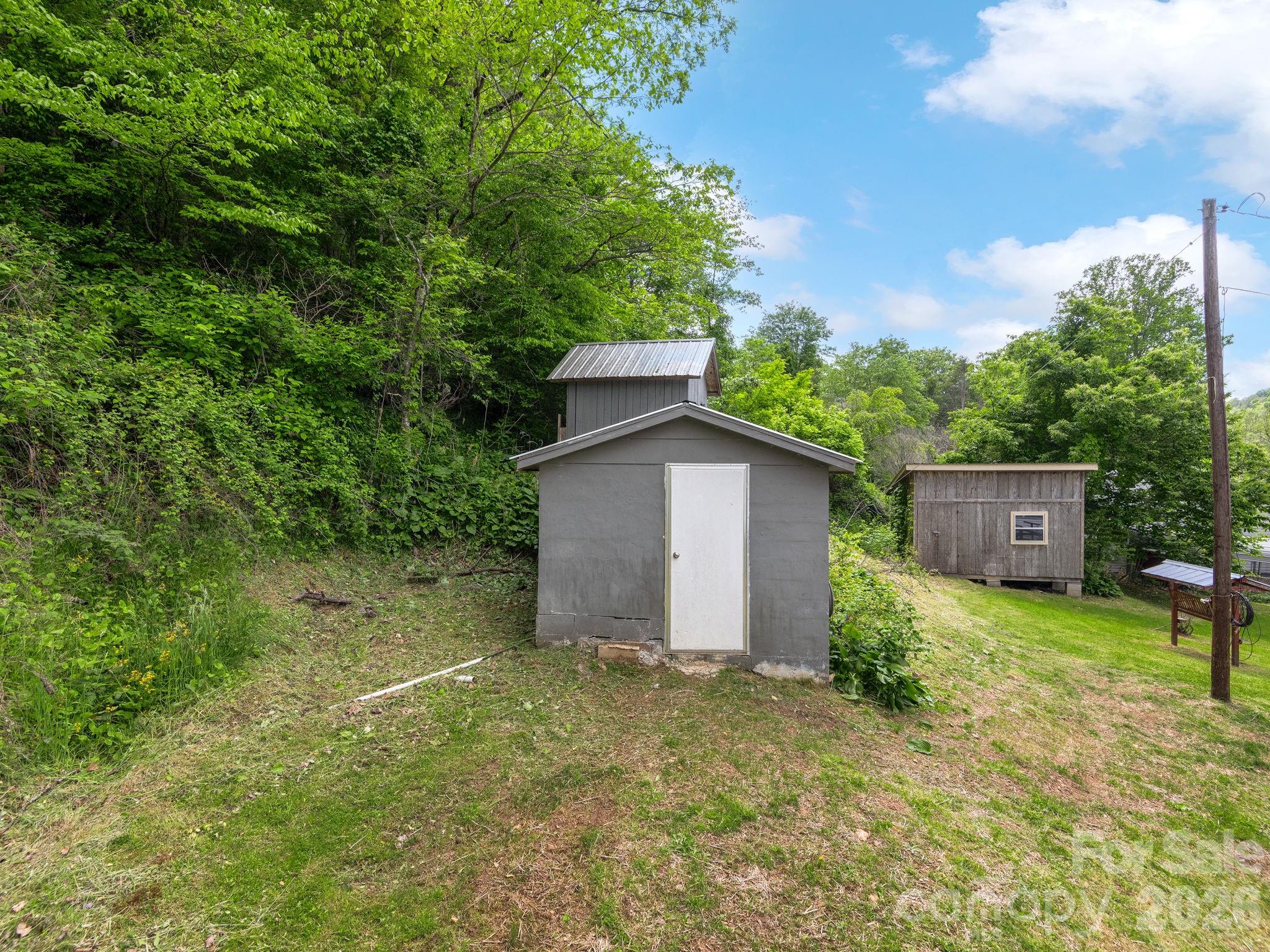 379 N Fork Road — Barnardsville