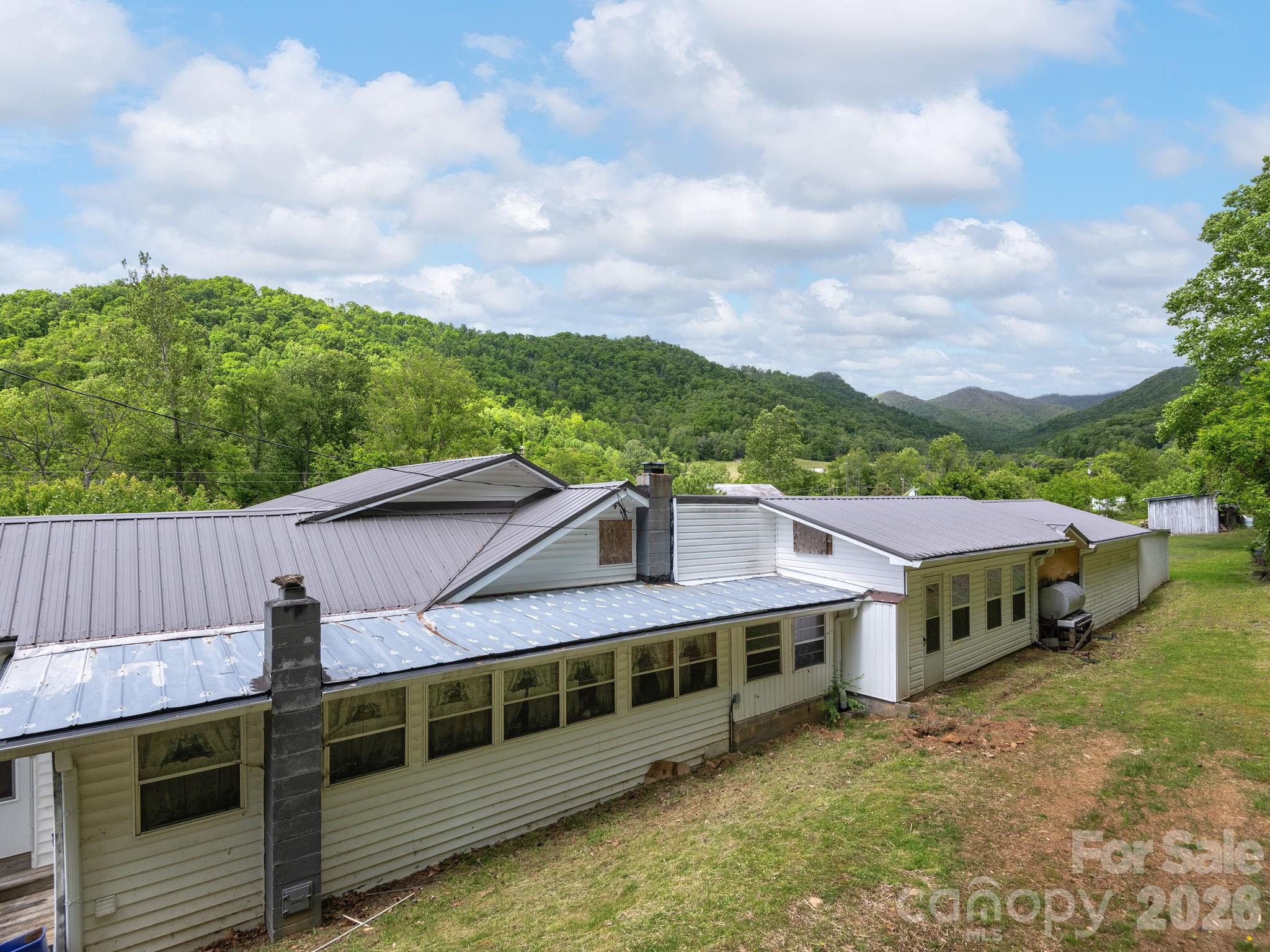 379 N Fork Road — Barnardsville