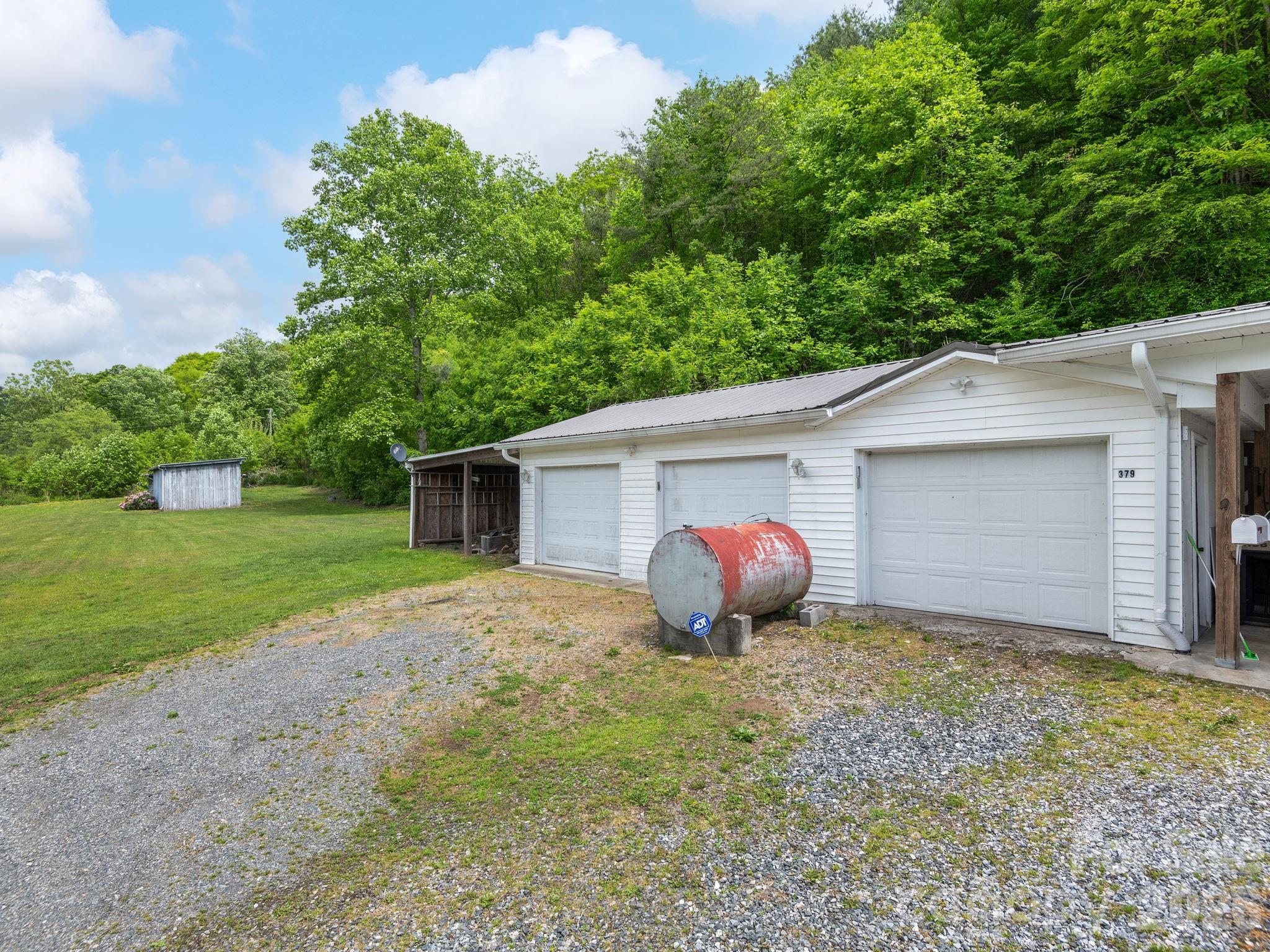 379 N Fork Road — Barnardsville